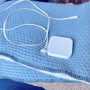 Apple model A1392 airport express Router